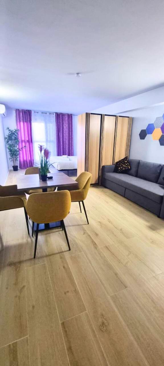 Ynfinity Aparthotel Valencia Exterior photo